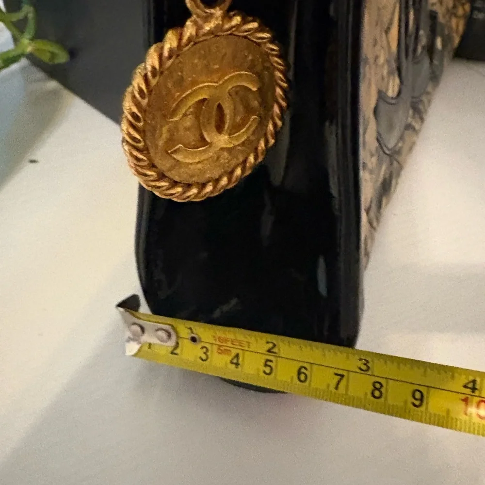 CHANEL Medallion Patent Leather Large Clutch - Picture 11 of 12